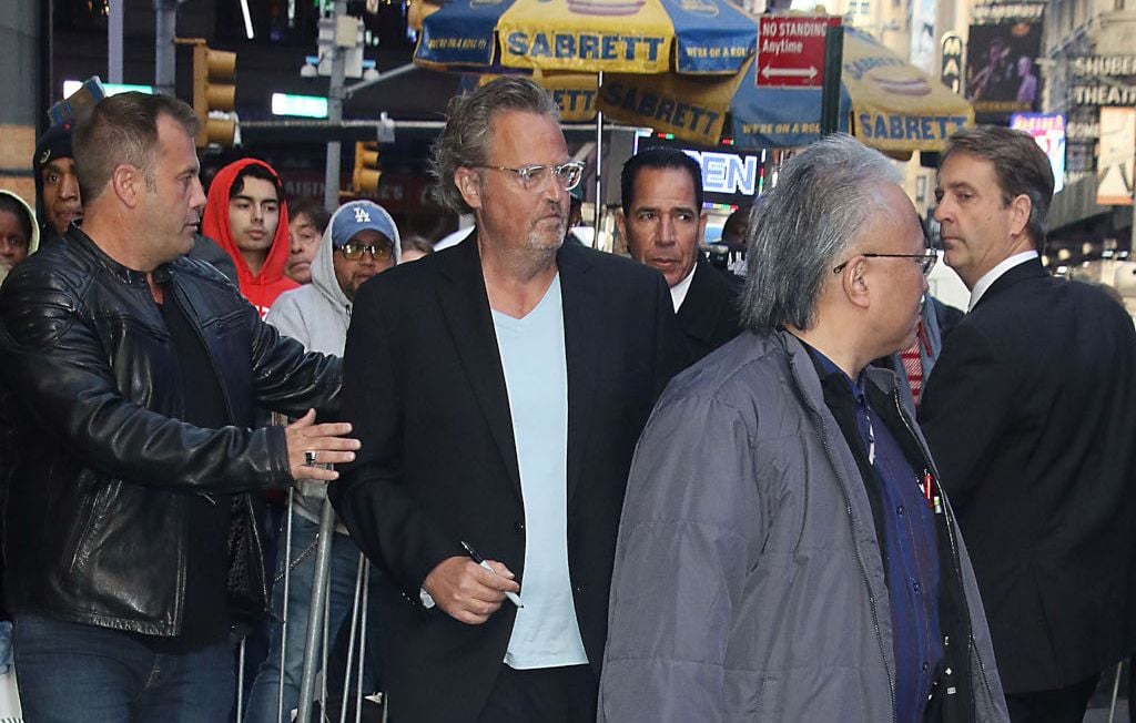 Les sœurs de Matthew Perry : leur frère est « mort une nouvelle fois » à cause des « mensonges » de son assistant.