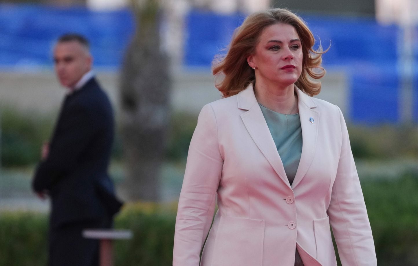 Lettonie : La Première ministre démissionne suite à une crise politique.