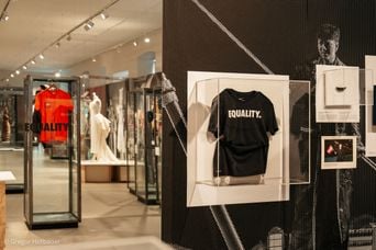 L’exposition LGBT+ de l’Eurovision présente cinq objets insolites