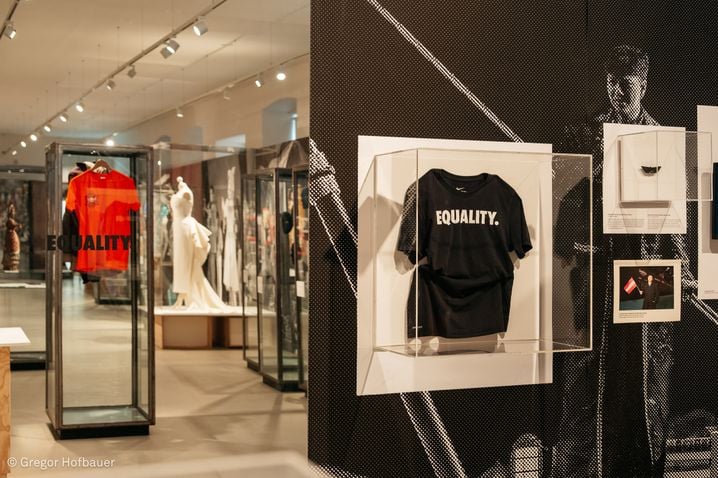 Depuis 2019, ce t-shirt est apparu dans toutes les éditions de l'Eurovision.