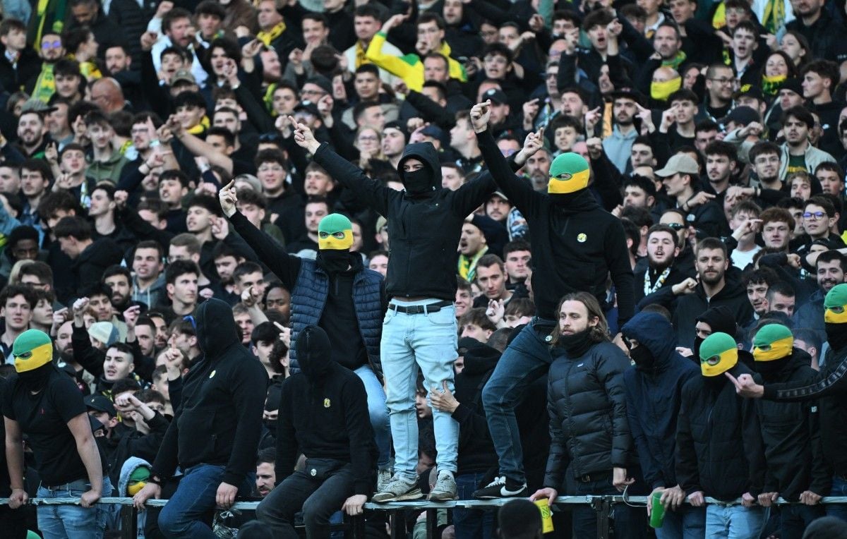 Ligue 1 : Envahissements et supporteurs cagoulés à Nantes et Nice