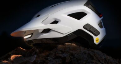 Lomos Sonorus : le casque VTT complet avec audio, éclairage et MIPS.