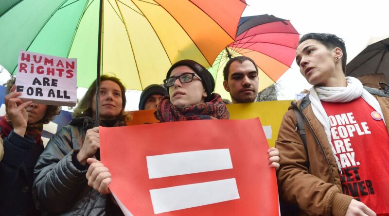 L'UE n'interdira pas les thérapies de conversion, incitation pour les États membres.