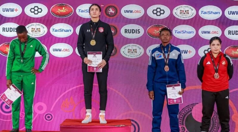 Lutte : Zeinab Sghaier remporte le titre de championne d'Afrique