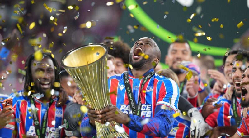 Mateta décroche son premier titre européen avec Crystal Palace avant Clairefontaine.