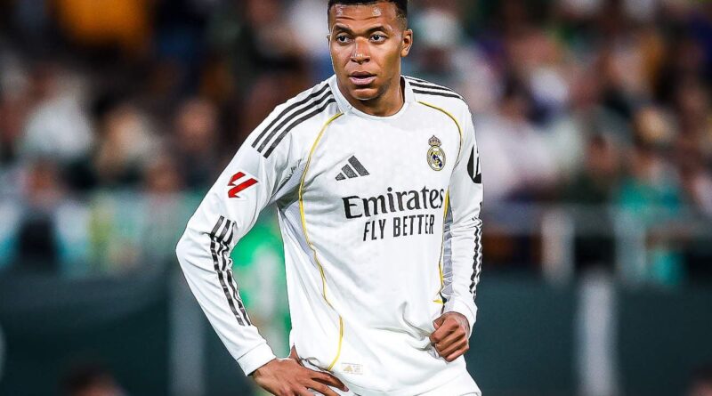 Mbappé ne s'inquiète pas du RN, Bardella se moque de ses craintes.