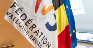 Minerval, heures de cours et économies : le décret-programme au Parlement dès lundi