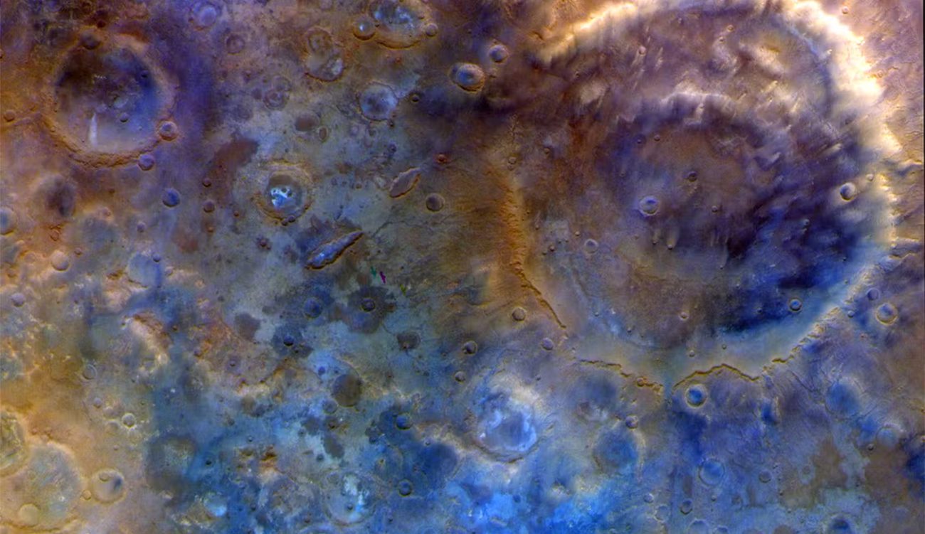 Mission Psyche : La sonde NASA survole Mars, dévoile des images inédites.