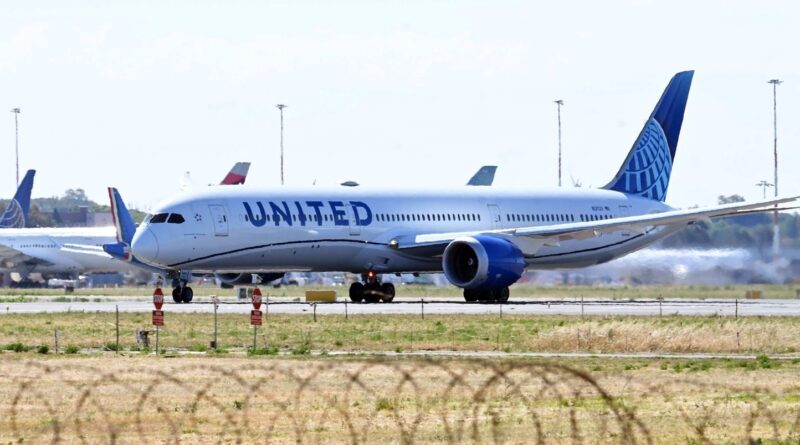 New York : Un avion ne heurte pas un camion et un lampadaire avant d’atterrir