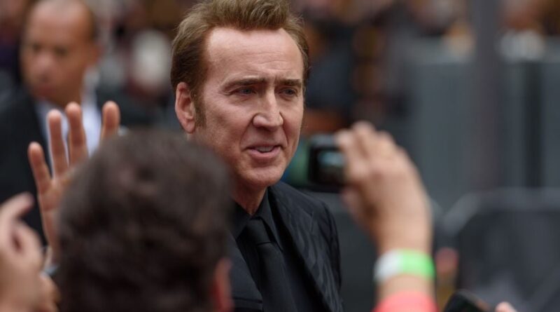 Nicolas Cage évoque le conseil de David Bowie sur la longévité.