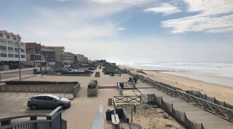 Noyades en série en Gironde : Lacanau annonce une barrière payante.
