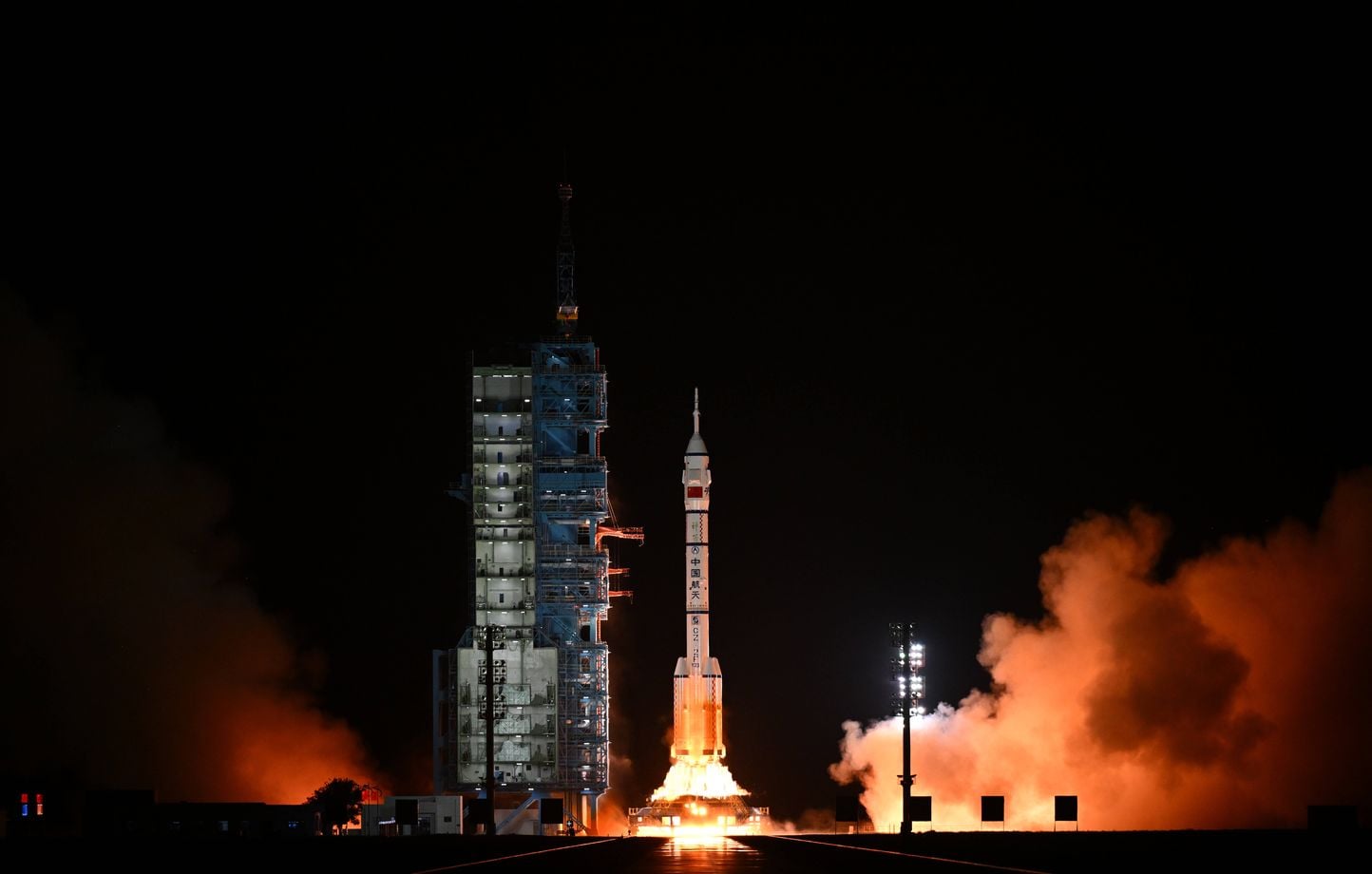 Objectif Lune : La Chine envoie trois hommes dans l’espace durant un an