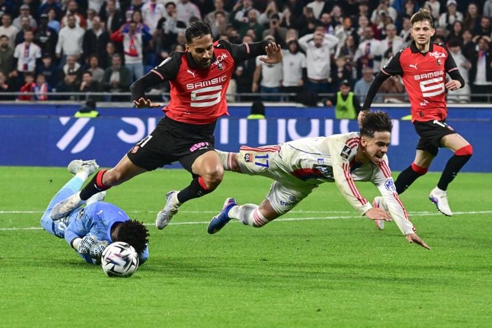 Bousculé par Mousa Al-Tamari, alors que Brice Samba cherchait à intervenir proprement, le supersonique Afonso Moreira a provoqué le penalty du 2-1 en faveur de l'OL, qui sera transformé par Corentin Tolisso (42e).