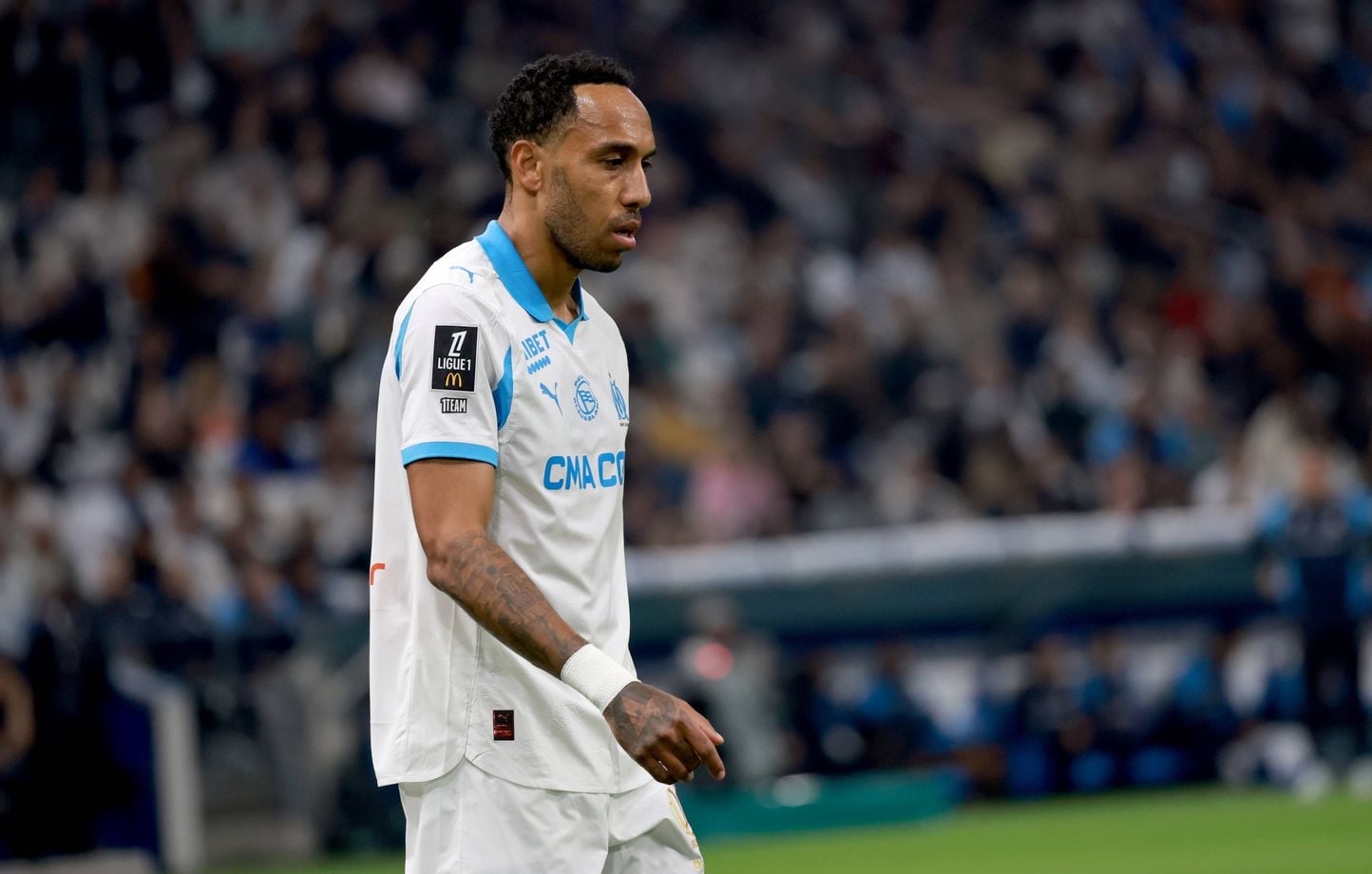 OM Circus : Aubameyang asperge un adjoint avec un extincteur, Beye écarté du groupe