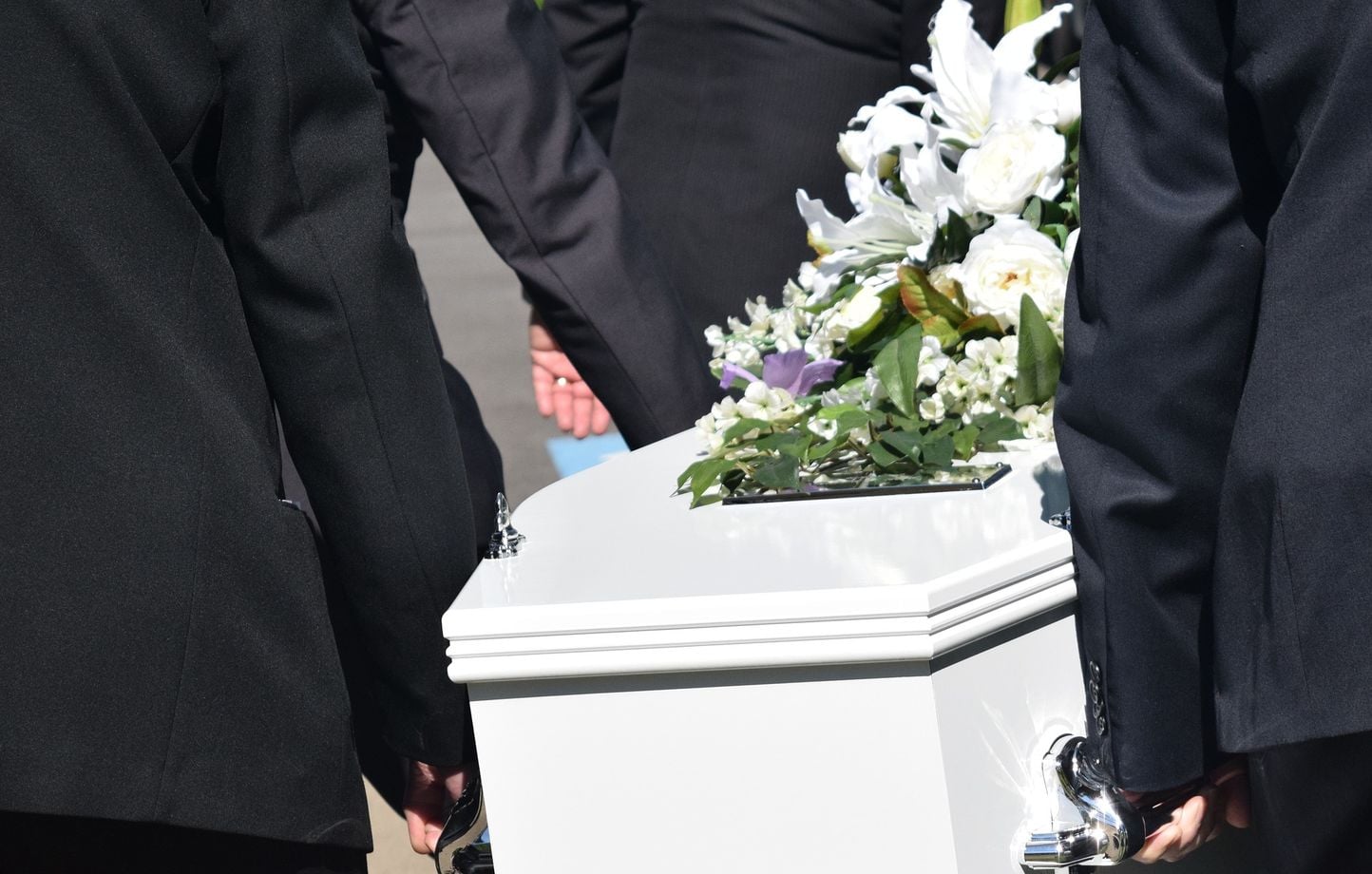 Ouganda : Ils enterrent un proche qu'ils croyaient mort, puis le retrouvent vivant.