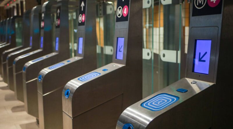 Paris : La carte bancaire servira de titre de transport en 2026