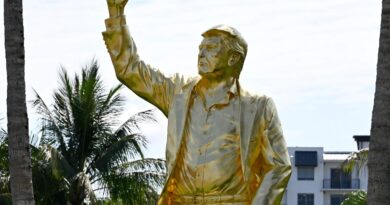 « Pas le veau d’or » : un pasteur défend la bénédiction d'une statue dorée de Trump