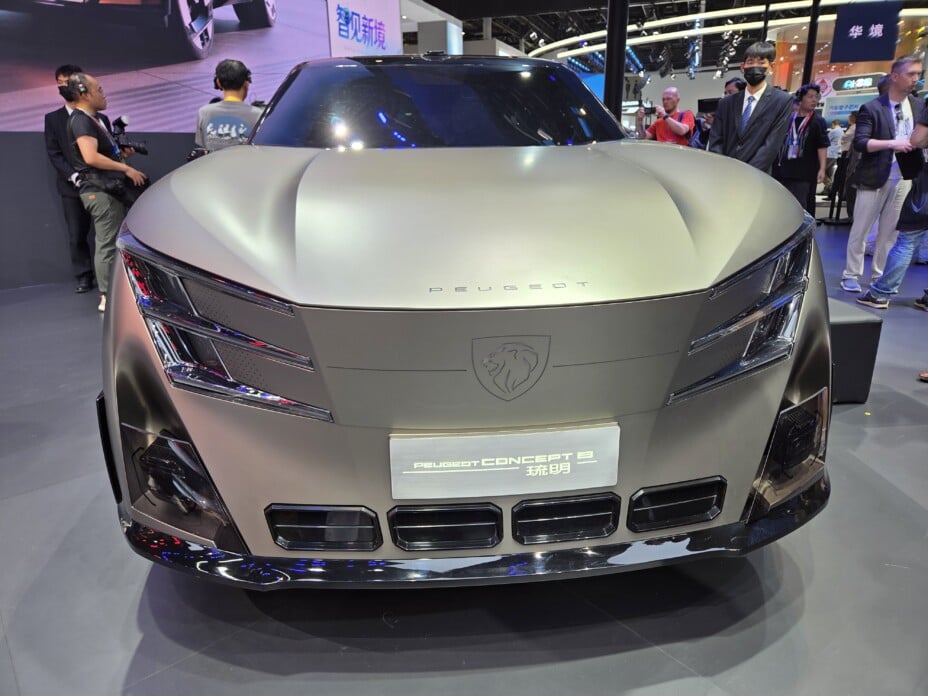 « Peugeot ne revient pas en Chine avec deux voitures électriques hors normes »
