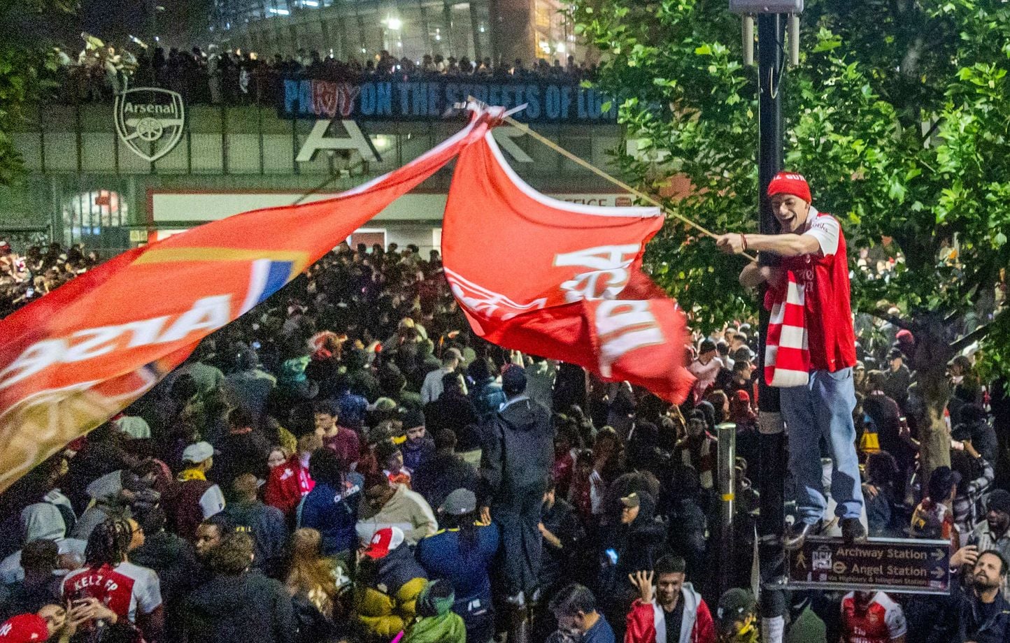 Premier League : Arsenal sacré champion, ambiance folle à l’Emirates Stadium
