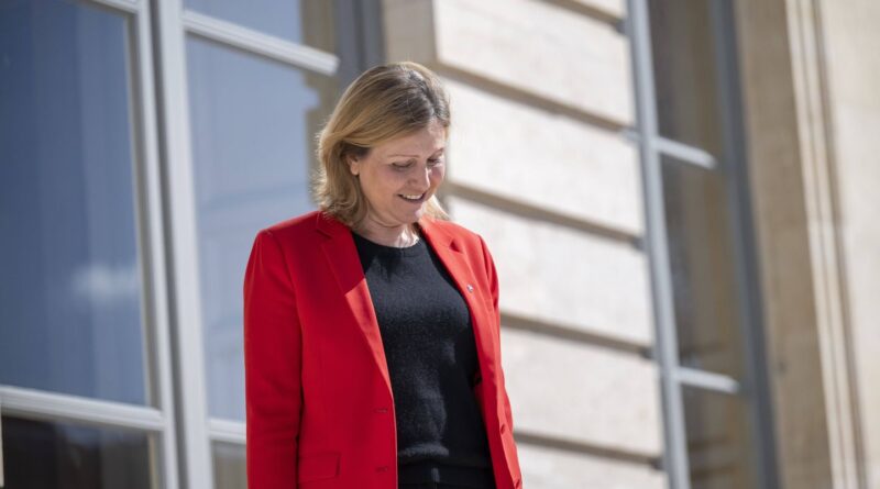 Présidentielle 2027 : Yaël Braun-Pivet ne veut pas candidater, mais discuter.