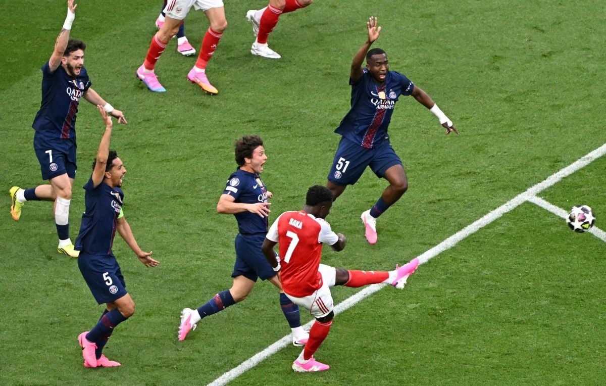 PSG-Arsenal : La main de Saka n’a pas été sanctionnée ?