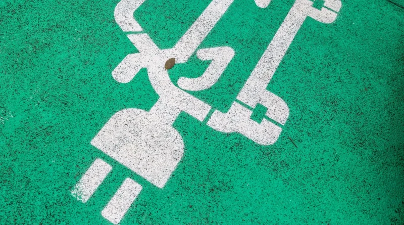QRÂ : les utilisateurs de voitures électriques ne paient-ils pas d'accisesÂ ?