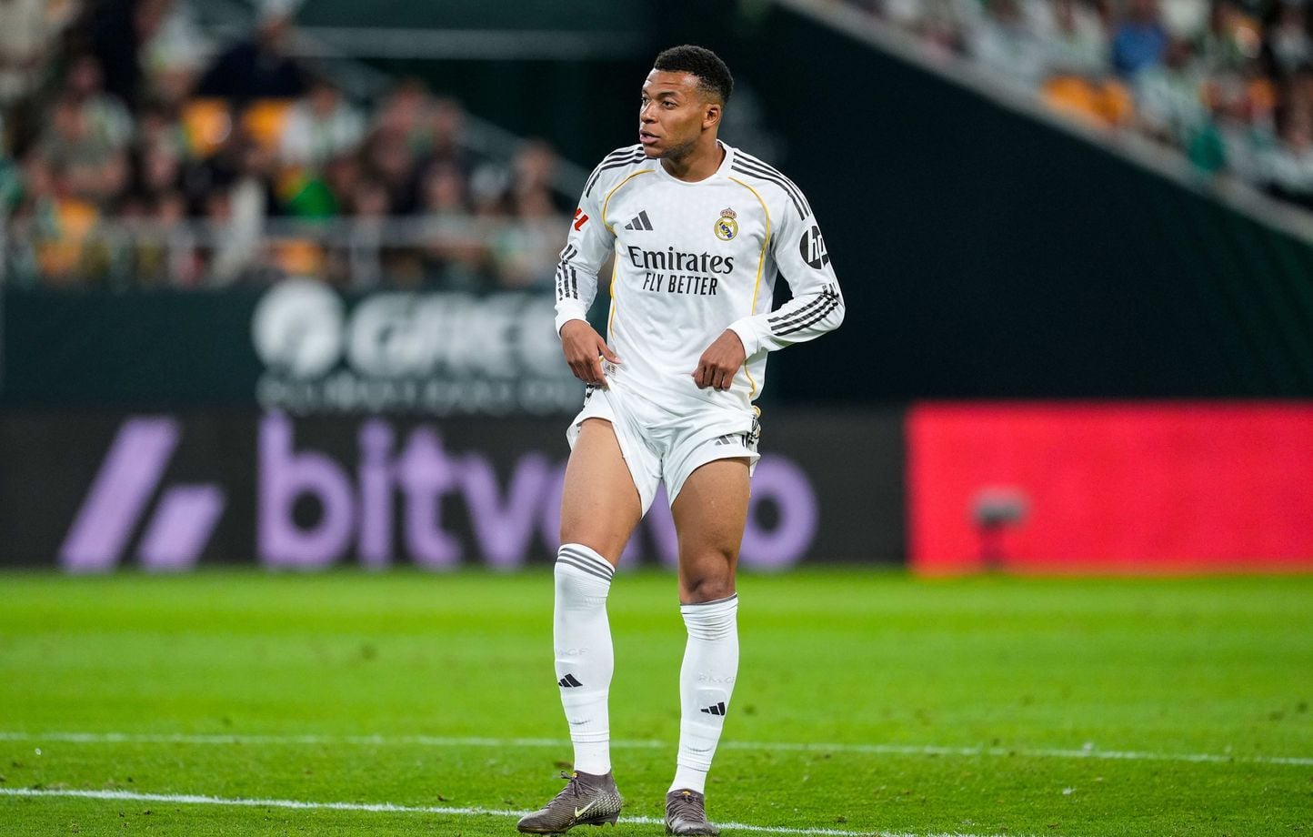Real Madrid : La pétition pour le départ de Mbappé approche le million.
