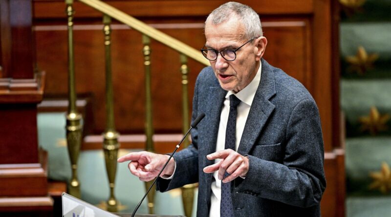 Réforme des mutualités : le ministre Vandenbroucke présente un plan, tensions à prévoir.