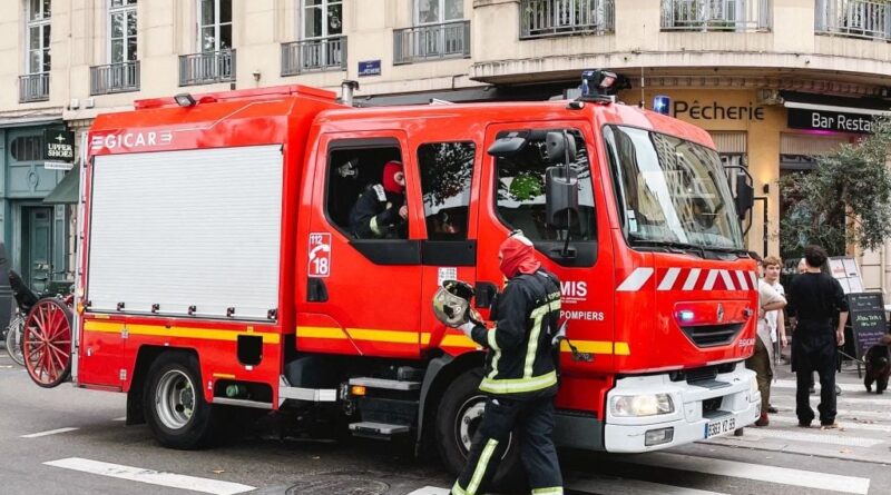 Rhône : Trois morts dans l'incendie d'un immeuble, piste criminelle privilégiée