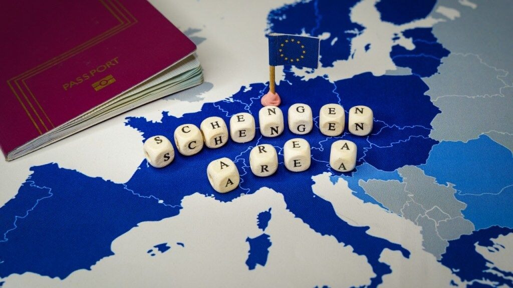 Schengen : l'Europe change les règles pour les voyageurs tunisiens et étrangers