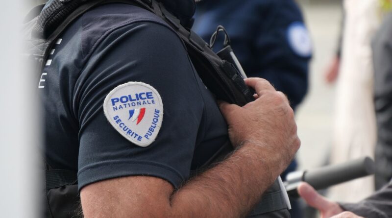Seine-Saint-Denis : Un policier tue un homme armé de couteaux