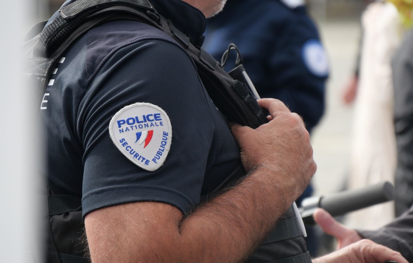 Seine-Saint-Denis : Un policier tue un homme armé de couteaux