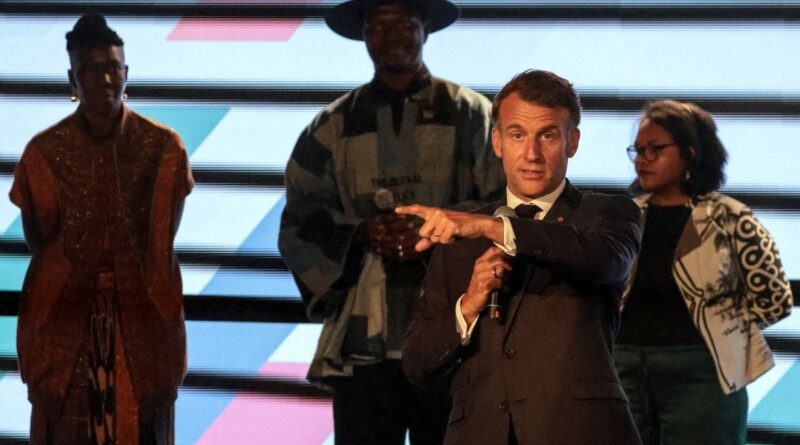 Sommet au Kenya : Emmanuel Macron ne demande pas de bruit sur scène
