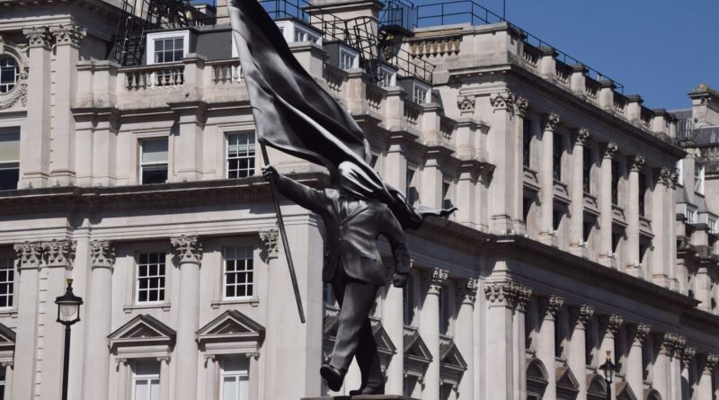 Street-art : Banksy admet avoir réalisé une statue à Londres
