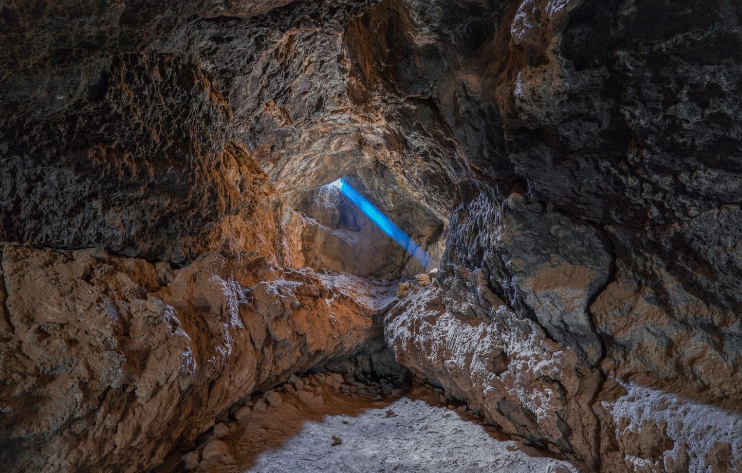 Taïwan : Un randonneur joue du saxophone dans une grotte depuis six jours