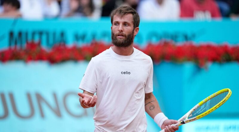 Tennis : « Jugez-moi »… Pourquoi Corentin Moutet a-t-il baissé son short ?