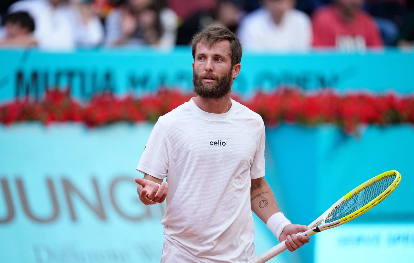 Tennis : « Jugez-moi »… Pourquoi Corentin Moutet a-t-il baissé son short ?
