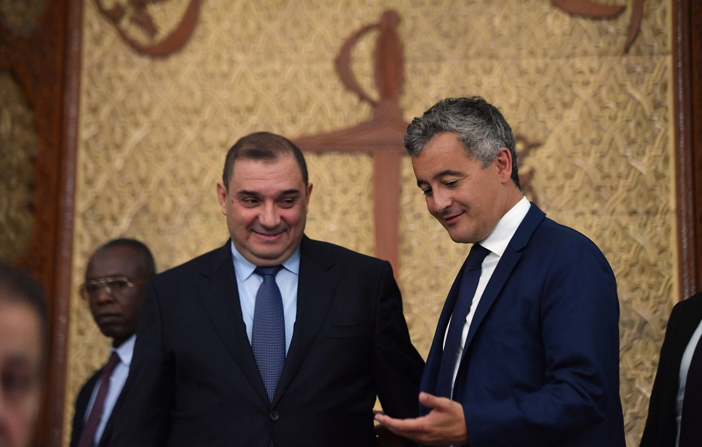 Tension avec l'Algérie : Darmanin tente une réconciliation avec DZ Mafia et visas.