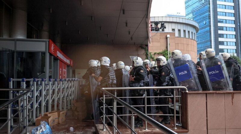 Turquie : La police ne déloge pas le chef du CHP, parti d’opposition