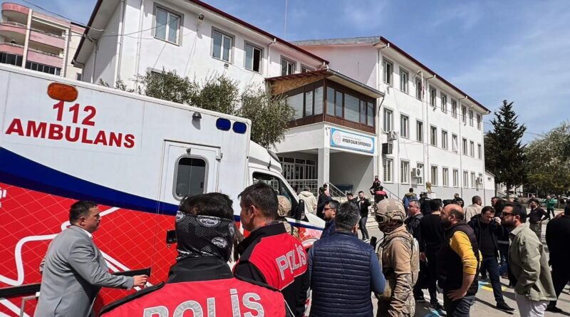 Turquie : Quatre tués, huit blessés par un homme armé en fuite