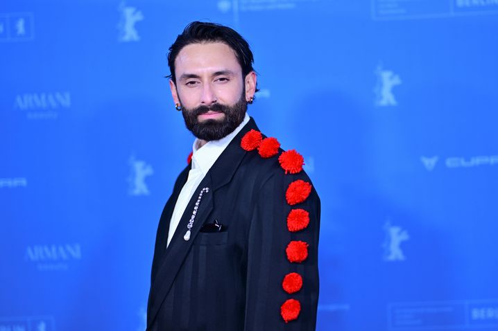 Le 16 février 2026, Tom Neuwirth qui incarne la drag queen Conchita Wurst, était sur le tapis rouge du Festival de Berlin pour la première du film « The Blood Countess ».