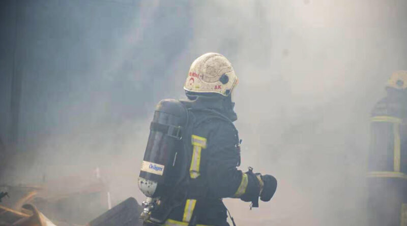 Un incendie détruit un entrepôt automobile à Ben Arous.
