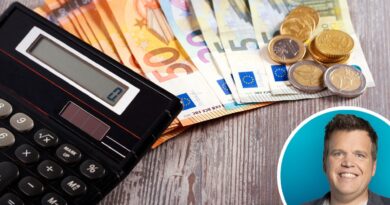 Un index qui ne dépasse pas le plafond.