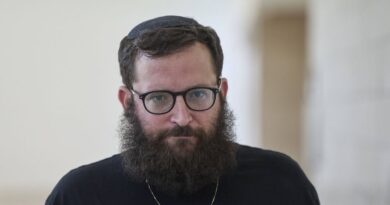 Un proche de Benyamin Netanyahou inculpé pour atteinte à la sécurité de l'État.