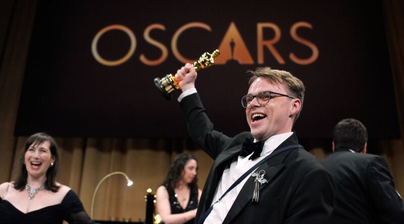 Un réalisateur russe ne peut pas embarquer son Oscar, Lufthansa perd la statuette.