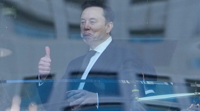 Une association française porte plainte pour homophobie contre Elon Musk.