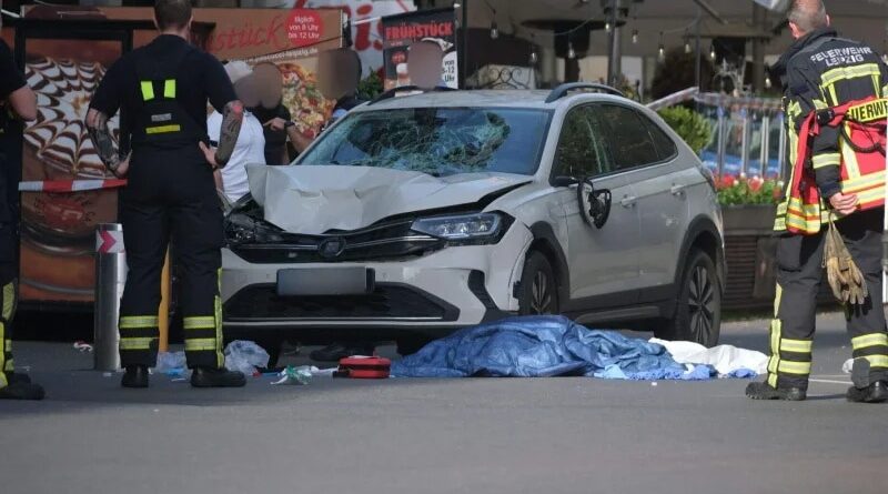 Une voiture fonce dans la foule en Allemagne, provoquant deux morts.