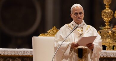 Vatican : Le geste du « 6-7 » du pape crée le buzz