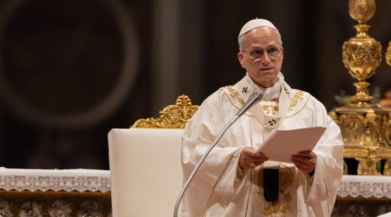 Vatican : Le geste du « 6-7 » du pape crée le buzz