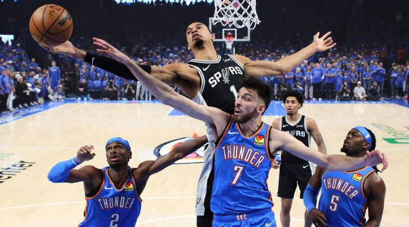 Wembanyama en playoffs NBA : les Spurs battent le Thunder dans un match fou